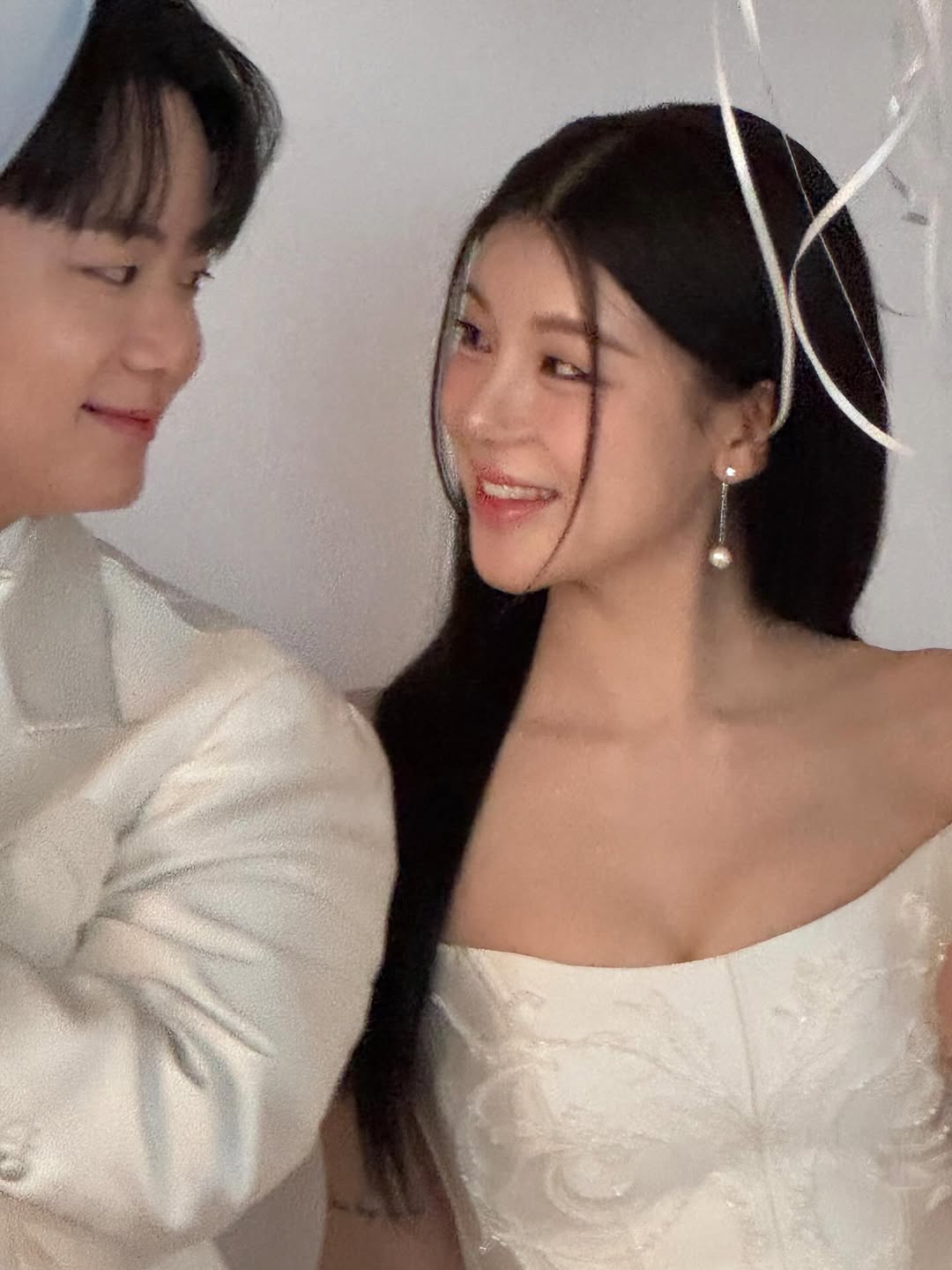 أعلن الثنائي Seo Min Hyung و Kong Sang Jeong، نجما برنامج "تبادل 3 - EXchange 3" زواجهما