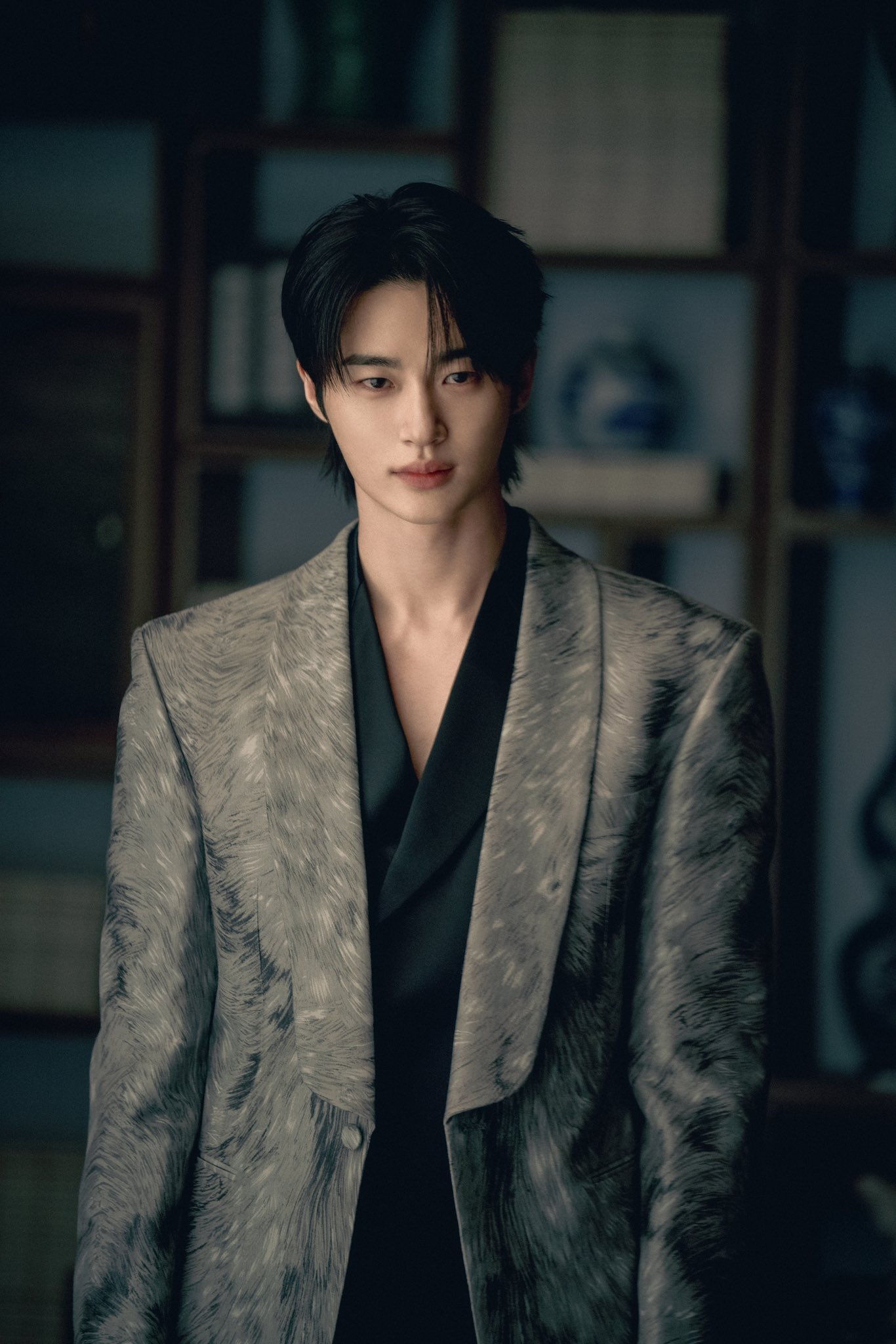 آيو و بيون وو سيوك يشكلان ثنائيًا مثاليًا خلف كواليس مسلسل "التاج المثالي - Perfect Crown"