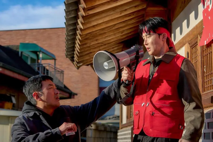 يتصاعد الصراع بين ها جونغ وو و كيم جون هان في أعقاب قضية قتل غامضة في مسلسل يتصاعد الصراع بين ها جونغ وو و كيم جون هان في أعقاب قضية قتل غامضة في مسلسل