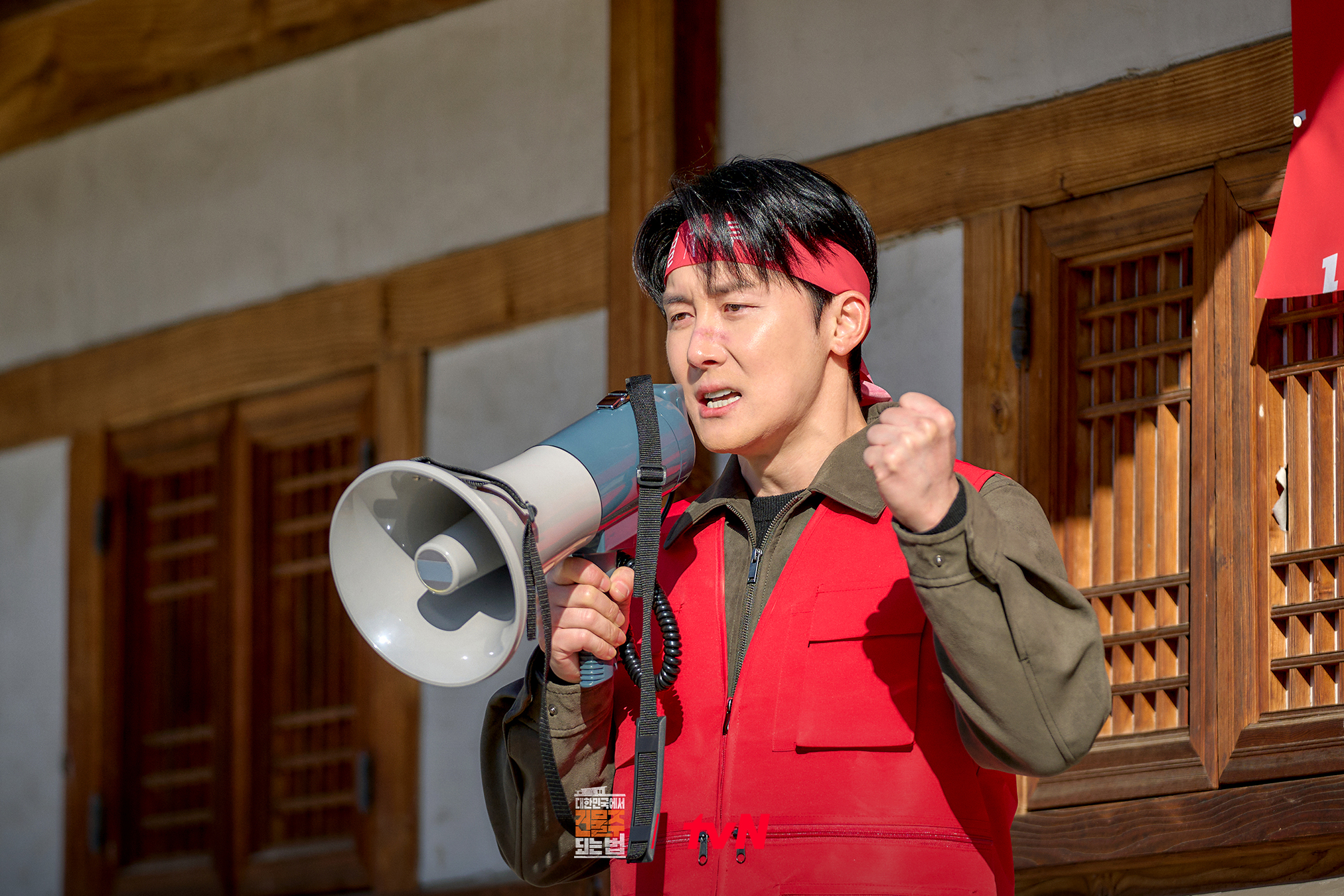 يتصاعد الصراع بين ها جونغ وو و كيم جون هان في أعقاب قضية قتل غامضة في مسلسل "أحلام خرسانية مجنونة - Mad Concrete Dreams" يتصاعد الصراع بين ها جونغ وو و كيم جون هان في أعقاب قضية قتل غامضة في مسلسل "أحلام خرسانية مجنونة - Mad Concrete Dreams"