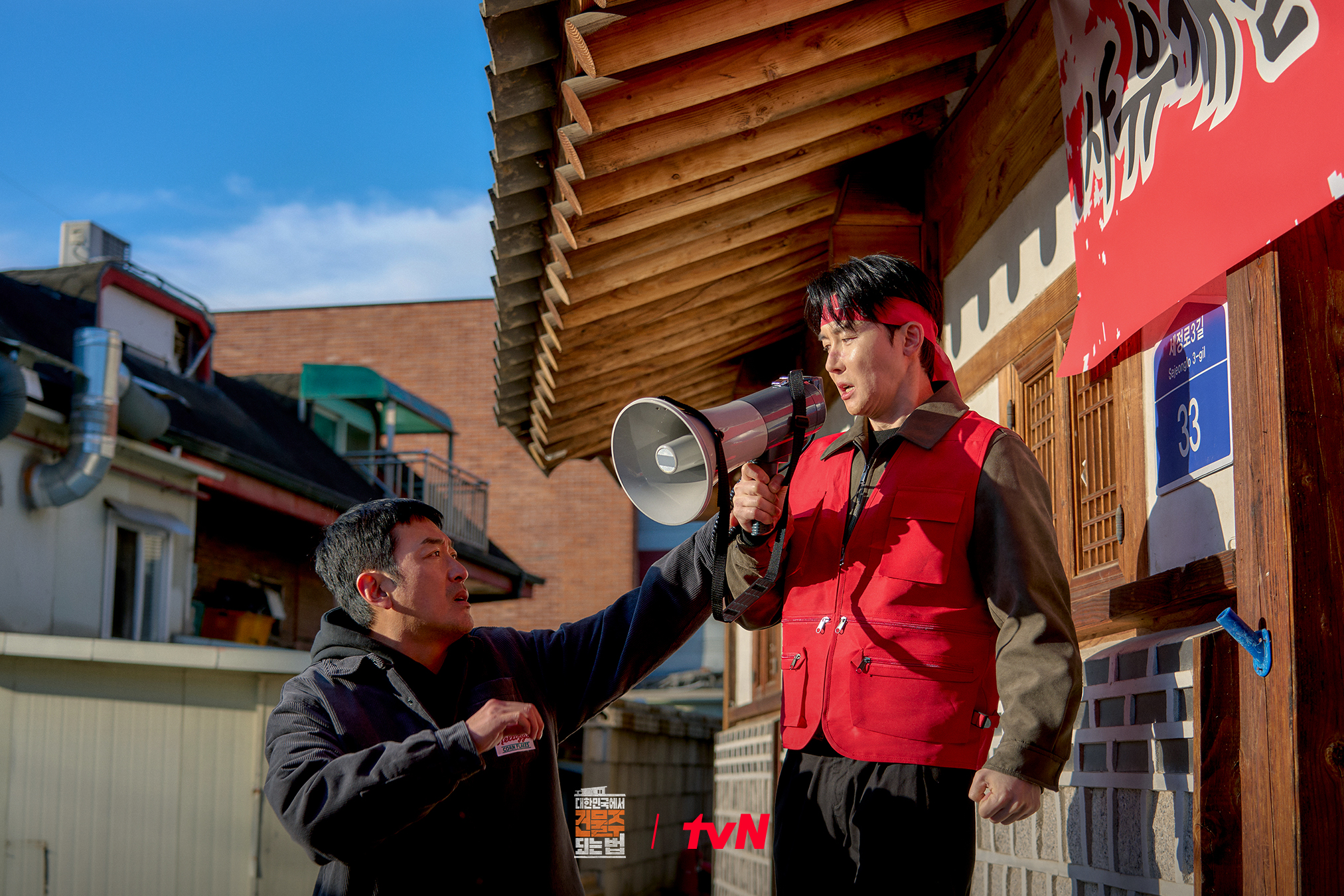 يتصاعد الصراع بين ها جونغ وو و كيم جون هان في أعقاب قضية قتل غامضة في مسلسل "أحلام خرسانية مجنونة - Mad Concrete Dreams" يتصاعد الصراع بين ها جونغ وو و كيم جون هان في أعقاب قضية قتل غامضة في مسلسل "أحلام خرسانية مجنونة - Mad Concrete Dreams"