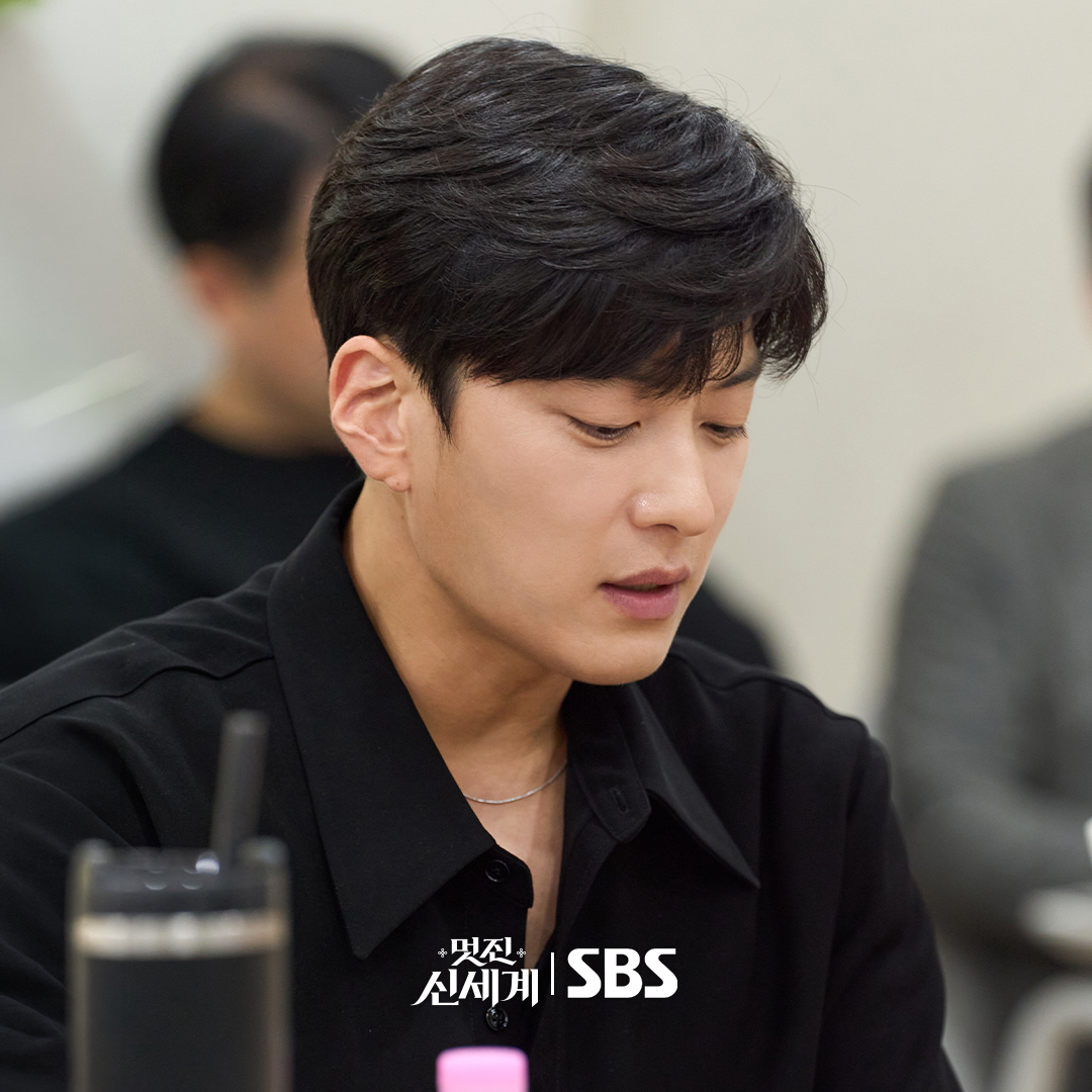 شاهد: ليم جي يون و هيو نام جون وغيرهم يبهرون في قراءة نص مسلسل "عدوي الملكي - My Royal Nemesis" شاهد: ليم جي يون و هيو نام جون وغيرهم يبهرون في قراءة نص مسلسل "عدوي الملكي - My Royal Nemesis"