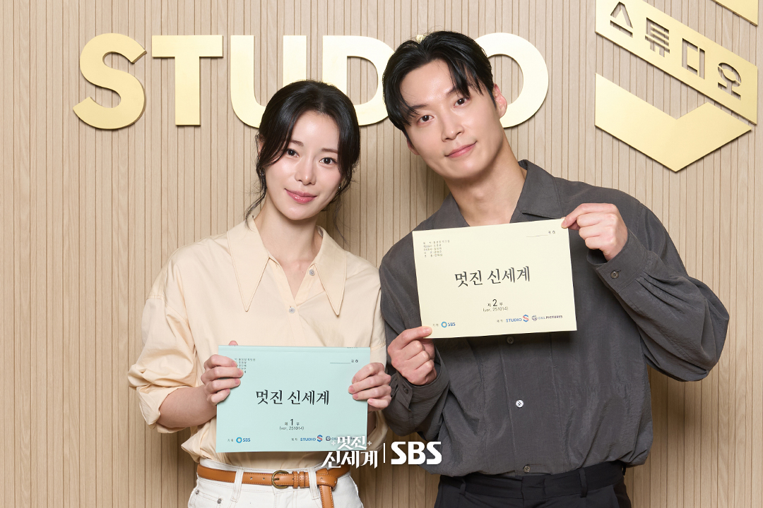 شاهد: ليم جي يون و هيو نام جون وغيرهم يبهرون في قراءة نص مسلسل "عدوي الملكي - My Royal Nemesis" شاهد: ليم جي يون و هيو نام جون وغيرهم يبهرون في قراءة نص مسلسل "عدوي الملكي - My Royal Nemesis"