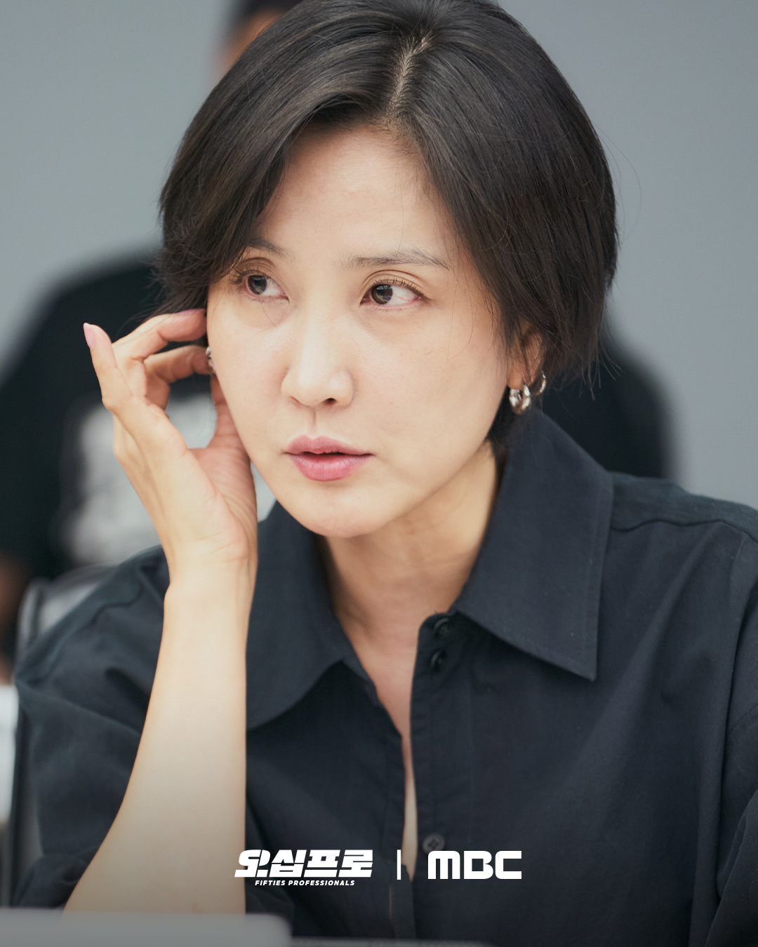 شاهد: شين ها كيون و أوه جونغ سي و هيو سونغ تاي والمزيد من الإعجاب بقراءة سيناريو الدراما الكوميدية الجديدة "محترفي الخمسينات - Fifties Professionals"