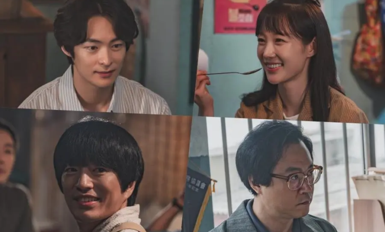 أوم هيون كيونغ يتلقى هدية غير متوقعة من يون دا يونغ في اليوم الأول كمتدرب في دراما "أيامنا السعيدة - Our Happy Days"