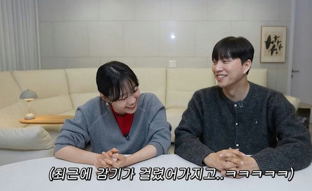 يواجه بارك وي ردود فعل عنيفة بعد إطلاقه قناة اشتراك مدفوعة مع زوجته سونغ جي أون