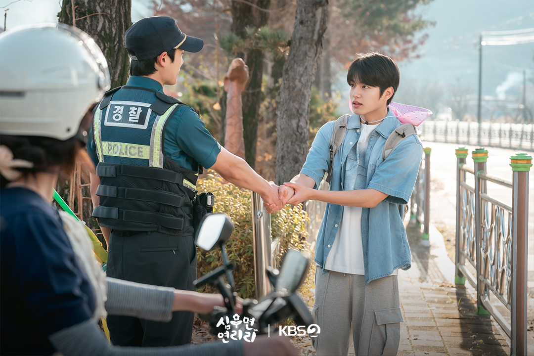 مشاعر لي جين وو تجاه تشوي غيو ري تتزايد مع إظهار تشوي وو جين غيرة خفية في مسلسل "حول حياتك إلى حياة صحية - Cabbage Your Life" مشاعر لي جين وو تجاه تشوي غيو ري تتزايد مع إظهار تشوي وو جين غيرة خفية في مسلسل "حول حياتك إلى حياة صحية - Cabbage Your Life"