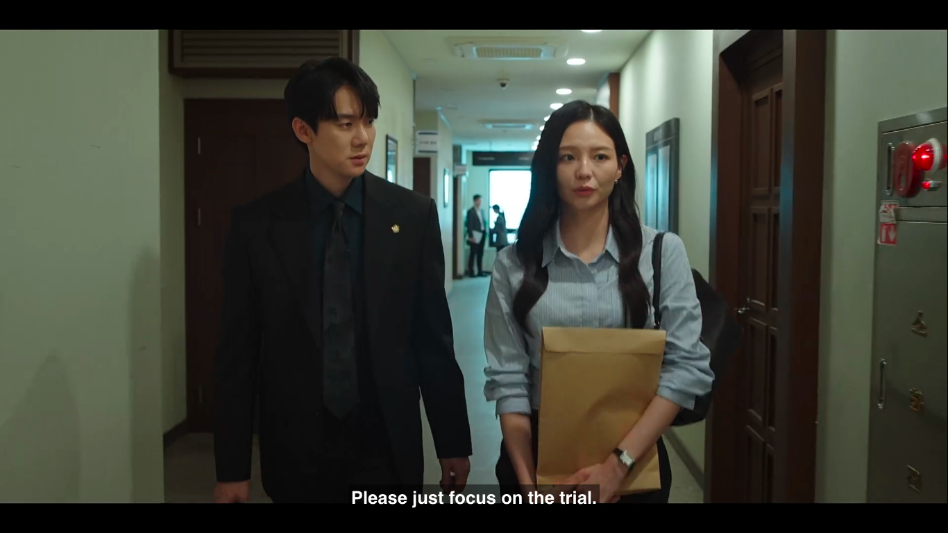 3 مواقف دعم فيها إيسوم و يو يون سيوك بعضهما البعض في الحلقتين 9 و 10 من مسلسل "المحامي الشبح - Phantom Lawyer"