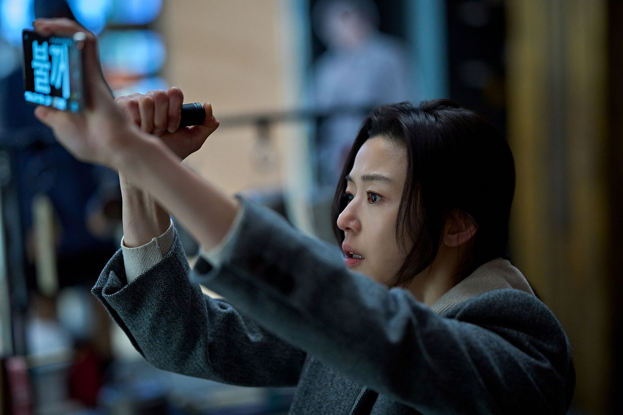 جون جي هيون و جي تشانغ ووك وآخرون يبحثون عن إجابات بينما يواجه الناجون تهديدًا متزايدًا في فيلم "مستعمرة - Colony"