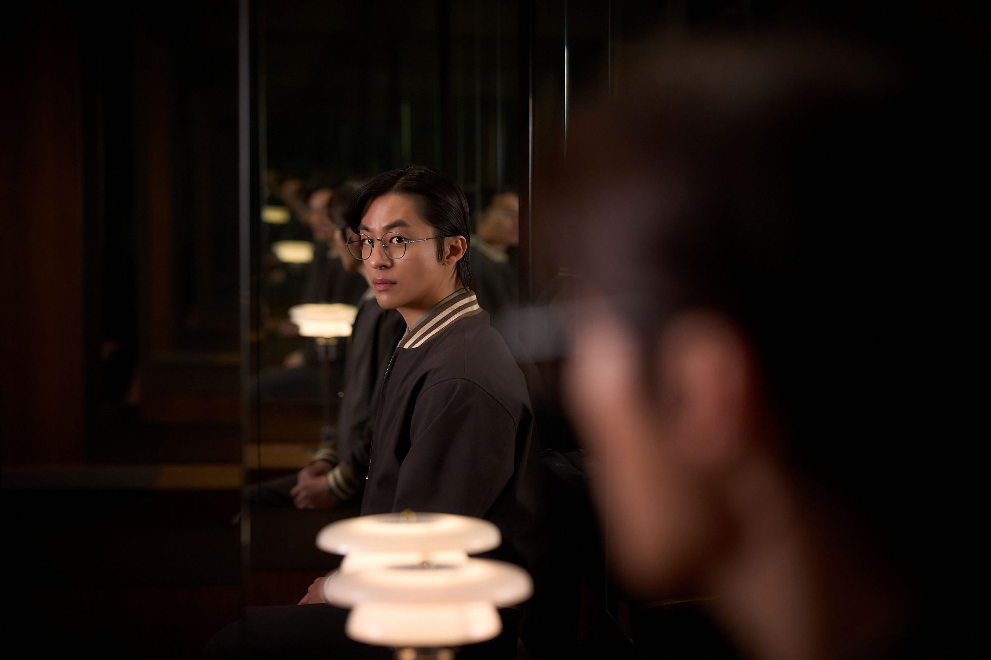 جون جي هيون و جي تشانغ ووك وآخرون يبحثون عن إجابات بينما يواجه الناجون تهديدًا متزايدًا في فيلم "مستعمرة - Colony"