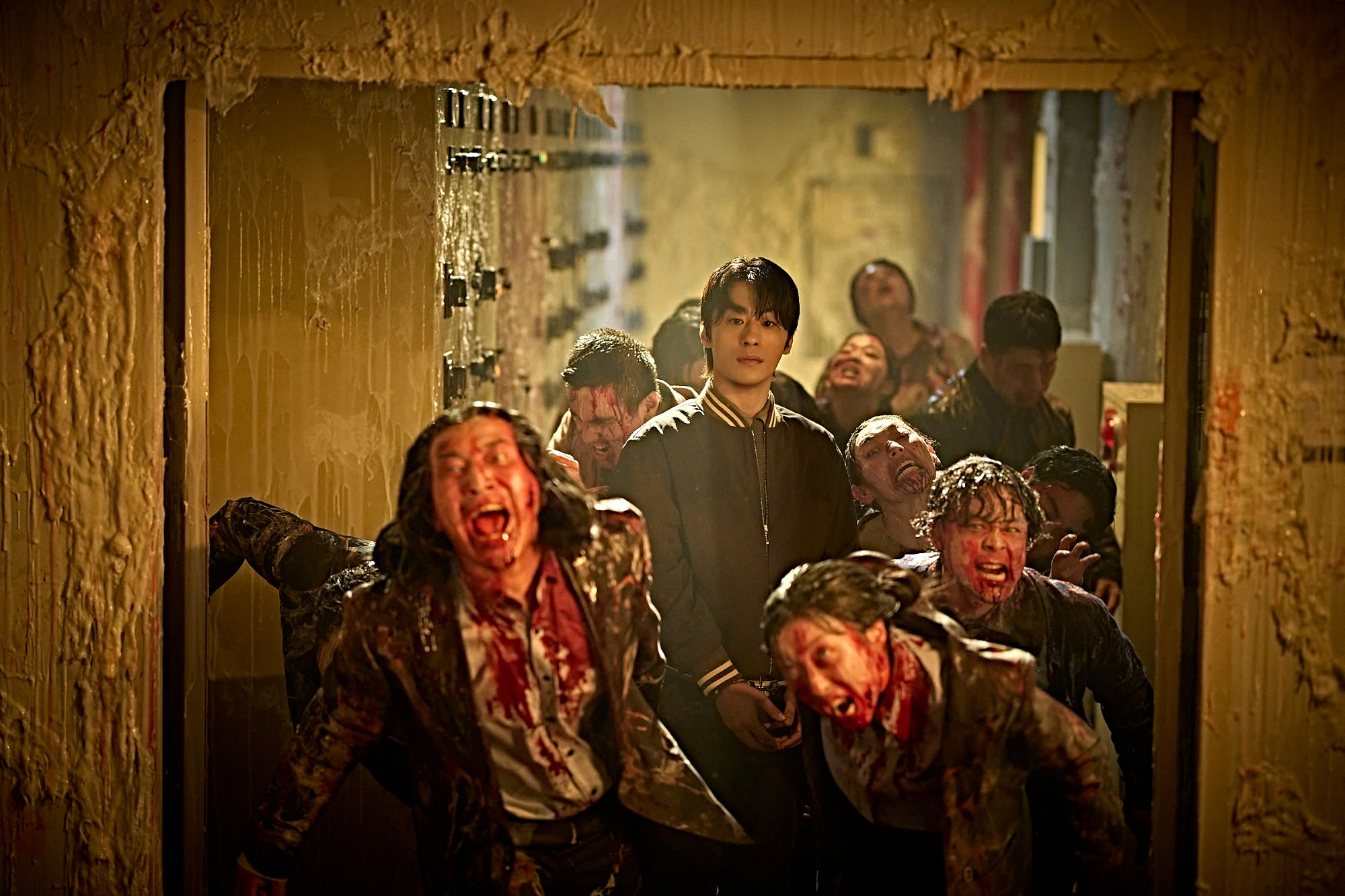 جون جي هيون و جي تشانغ ووك وآخرون يبحثون عن إجابات بينما يواجه الناجون تهديدًا متزايدًا في فيلم "مستعمرة - Colony"