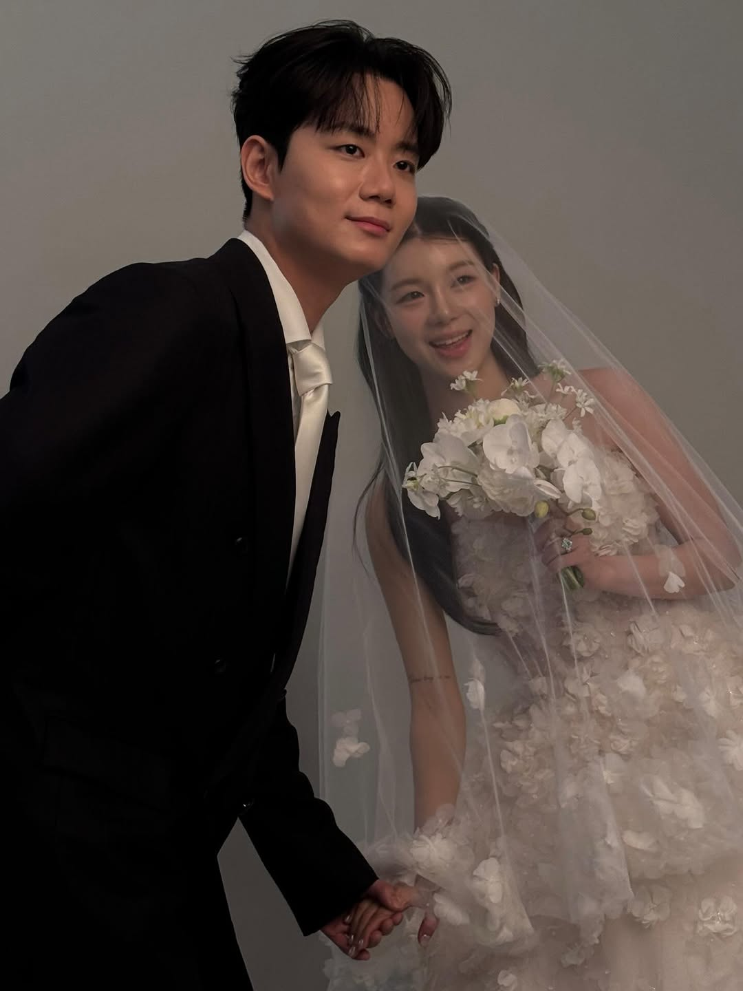 أعلن الثنائي Seo Min Hyung و Kong Sang Jeong، نجما برنامج "تبادل 3 - EXchange 3" زواجهما