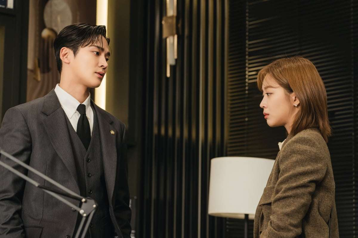 5 أبطال من الدراما الكورية الذين وقعوا في الحب أولاً وبقوة أكبر