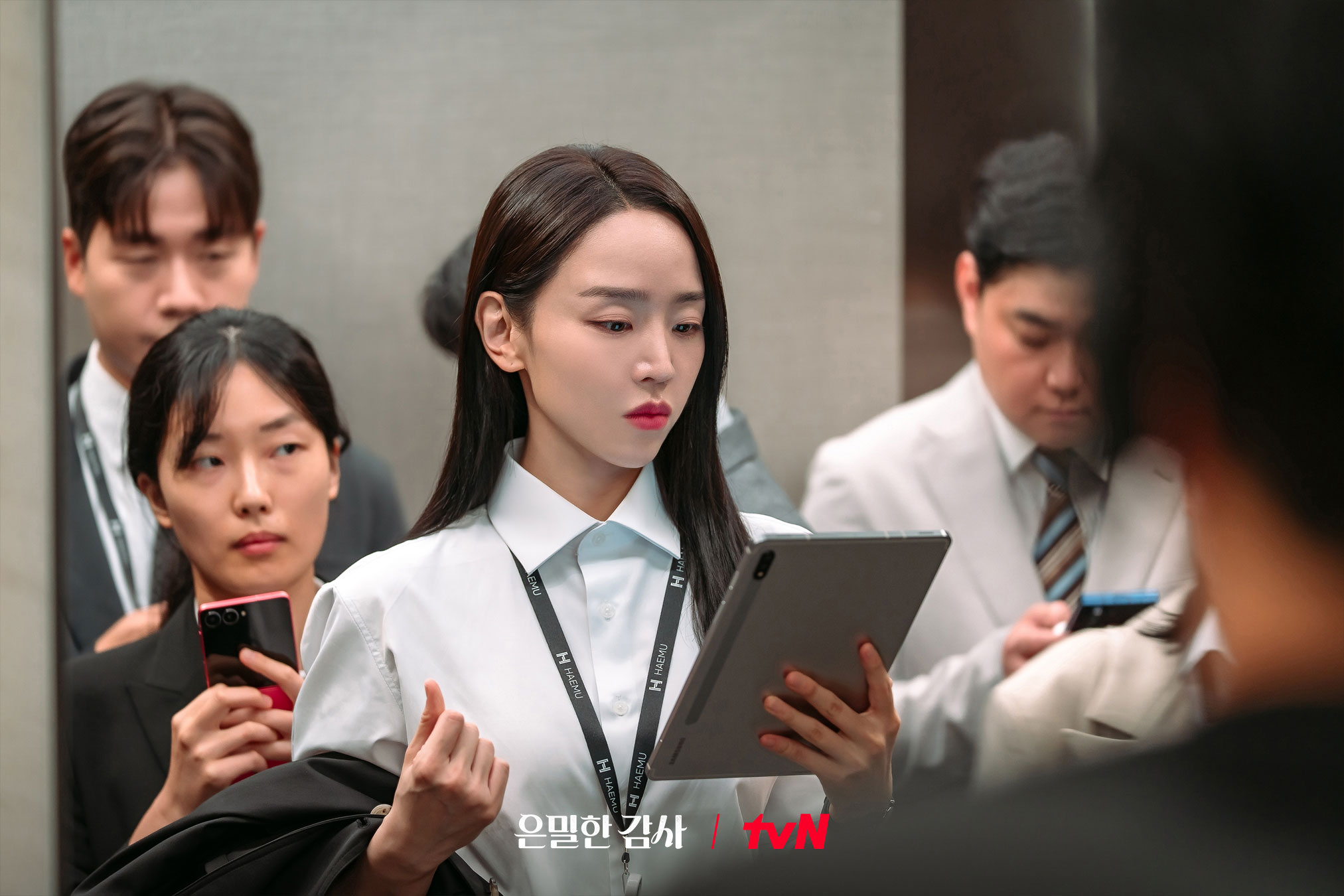 شين هاي سون تقلب حياة غونغ ميونغ رأساً على عقب بمجرد لقائهما في مسلسل "التدقيق في الحب - Filing For Love"