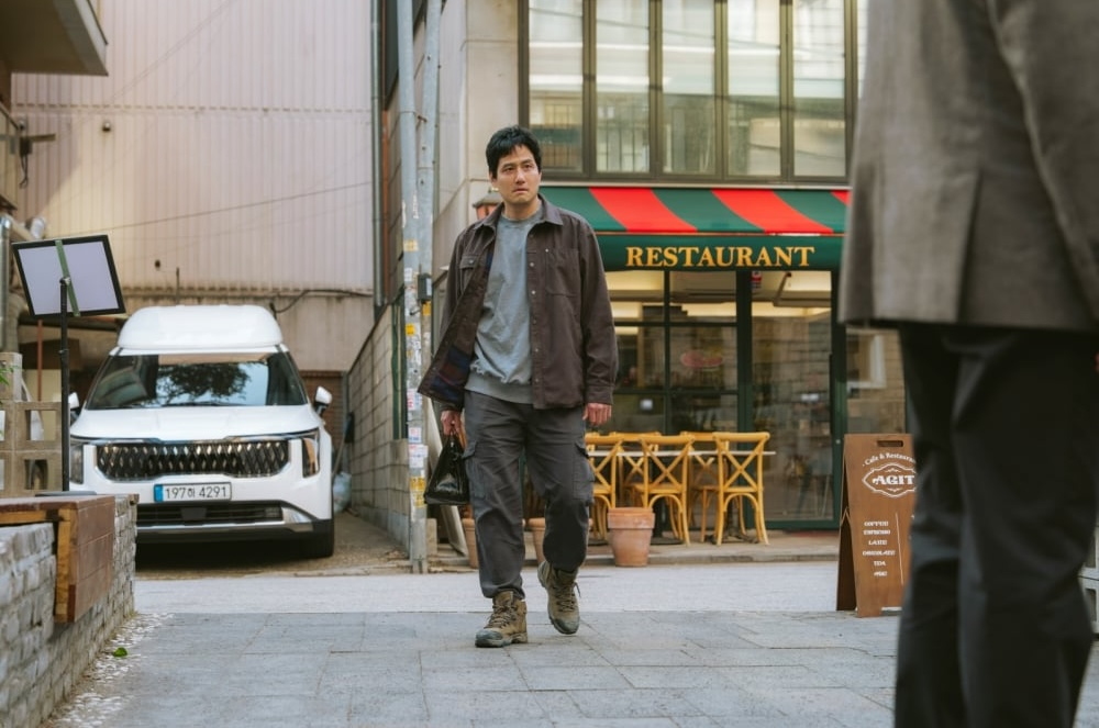 كو كيو هوان يواجه أوه جونغ سي بينما يظهر بارك هاي جون بشكل غير متوقع في مسلسل "كلنا نحاول هنا - We Are All Trying Here"