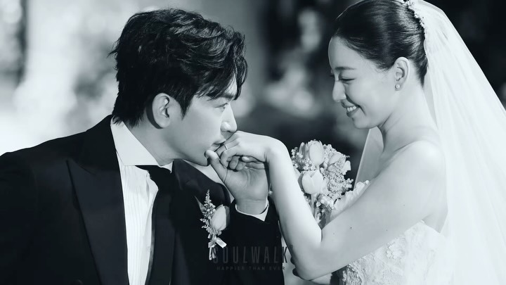 نشر لي مين وو عضو فرقة Shinhwa وزوجته صوراً من يوم زفافهما نشر لي مين وو عضو فرقة Shinhwa وزوجته صوراً من يوم زفافهما