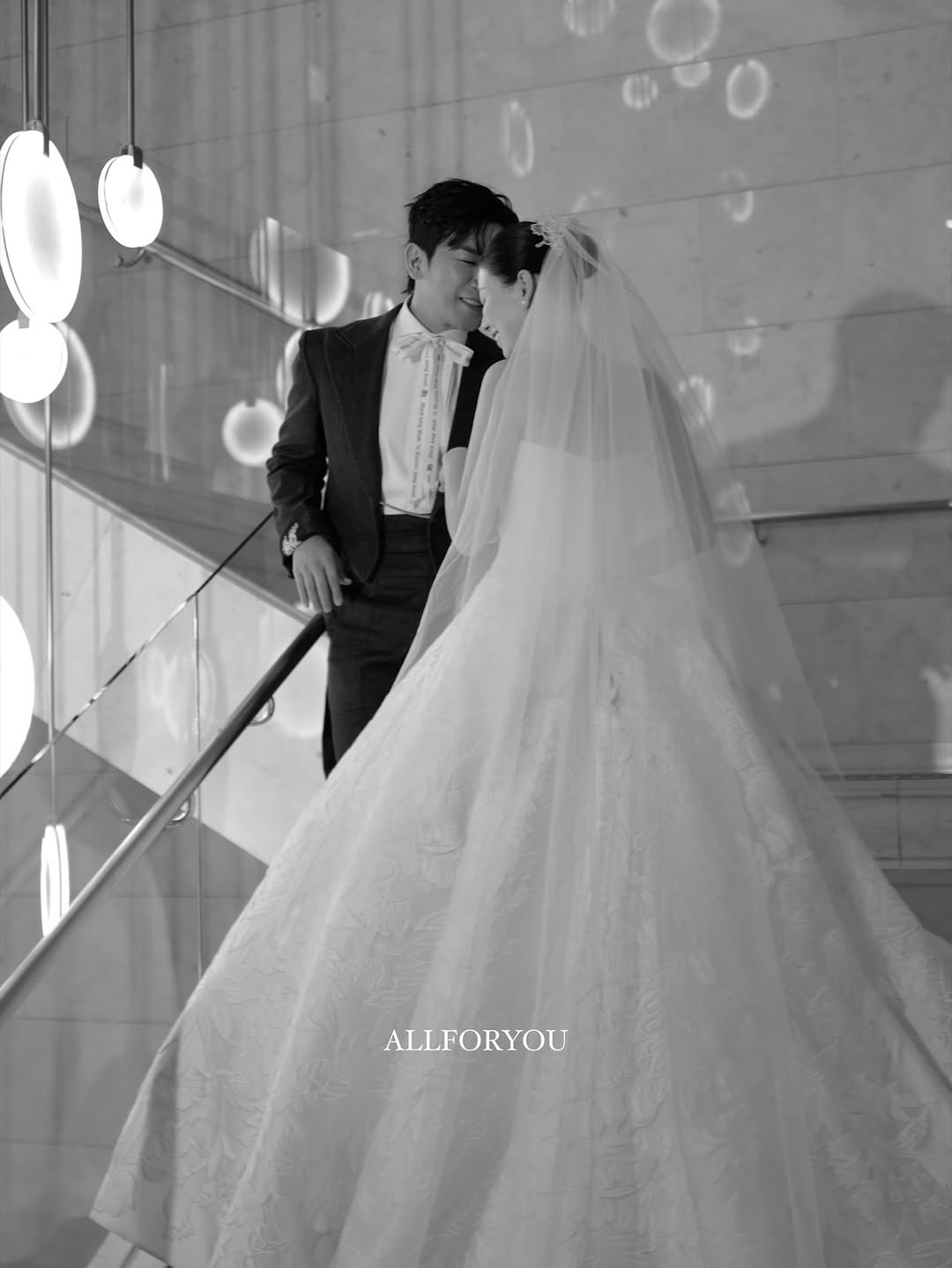 نشر لي مين وو عضو فرقة Shinhwa وزوجته صوراً من يوم زفافهما نشر لي مين وو عضو فرقة Shinhwa وزوجته صوراً من يوم زفافهما