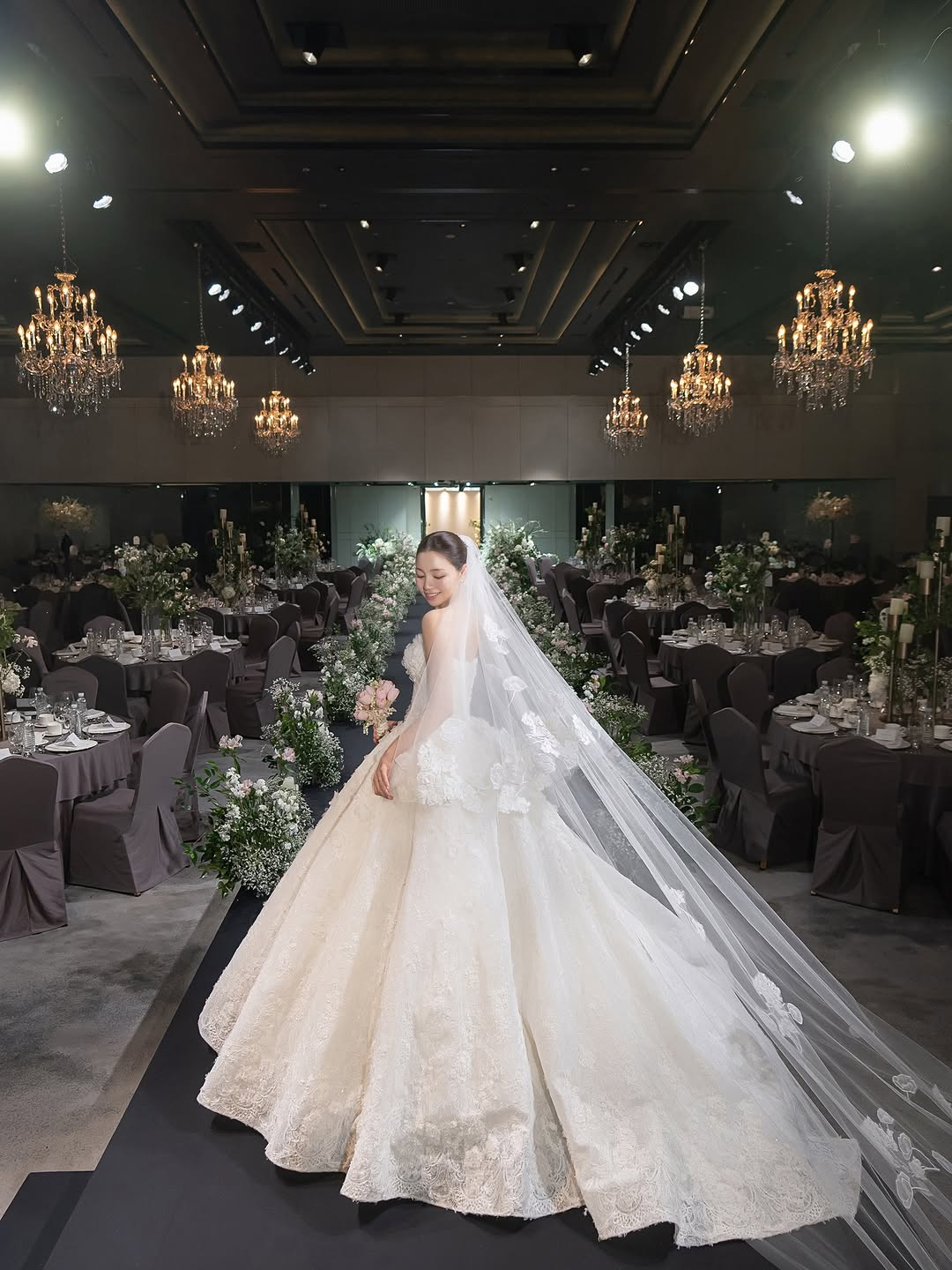 نشر لي مين وو عضو فرقة Shinhwa وزوجته صوراً من يوم زفافهما نشر لي مين وو عضو فرقة Shinhwa وزوجته صوراً من يوم زفافهما