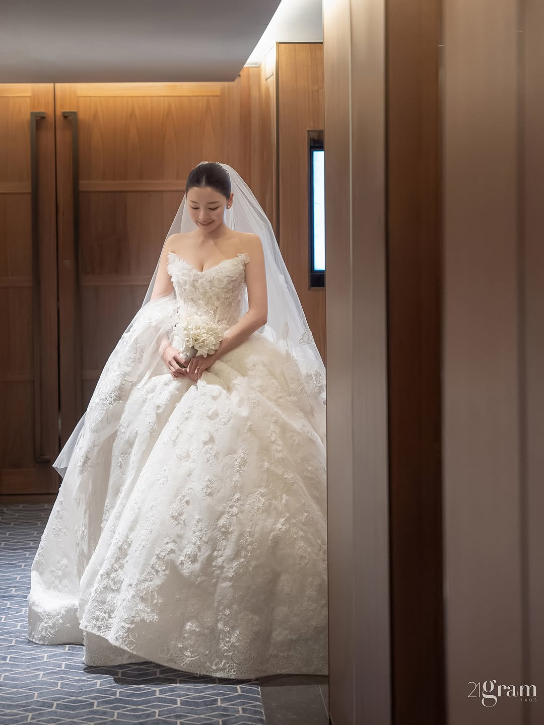 نشر لي مين وو عضو فرقة Shinhwa وزوجته صوراً من يوم زفافهما نشر لي مين وو عضو فرقة Shinhwa وزوجته صوراً من يوم زفافهما