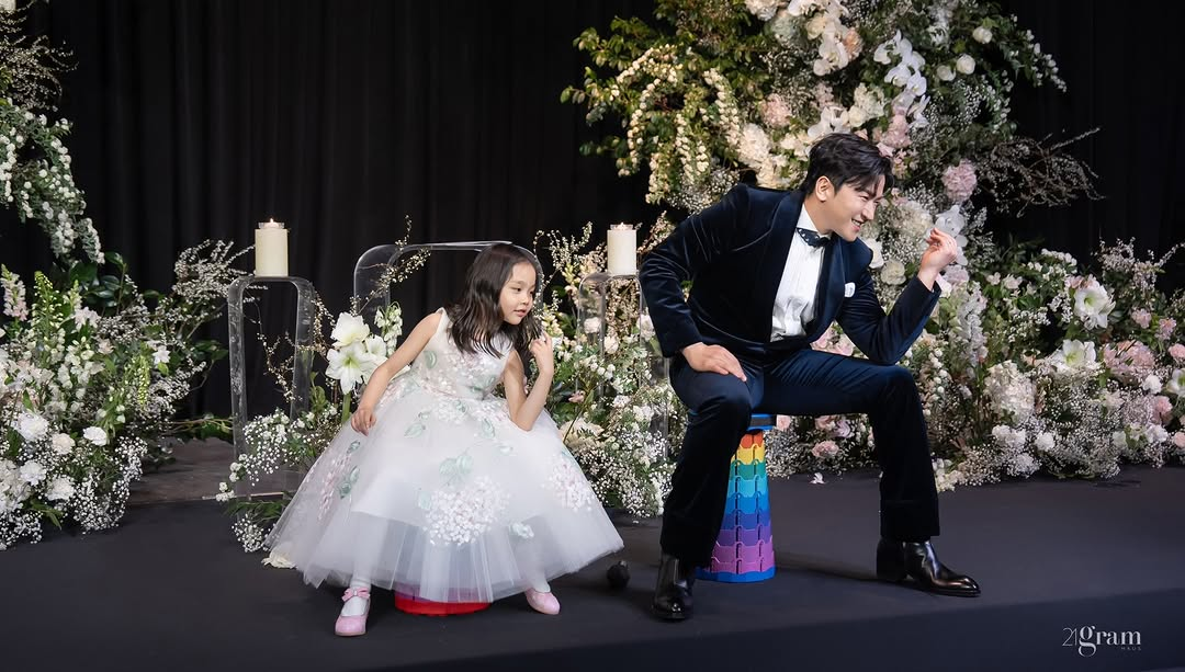 نشر لي مين وو عضو فرقة Shinhwa وزوجته صوراً من يوم زفافهما نشر لي مين وو عضو فرقة Shinhwa وزوجته صوراً من يوم زفافهما